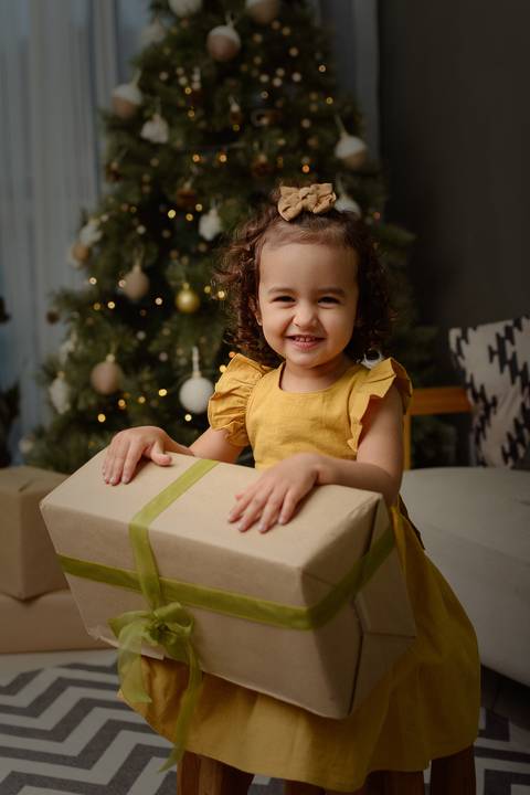 kikarodrigues, guarulhos, ensaio de natal, estudio, marrom, classico, boho, luxo, elegante, preto, branco, mulher, família, bebê, criança, papai noel, presente'