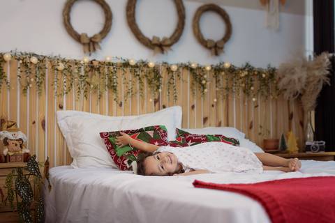 kikarodrigues, guarulhos, ensaio de natal, estudio, marrom, classico, boho, luxo, elegante, preto, branco, mulher, família, bebê, criança, papai noel, presente'