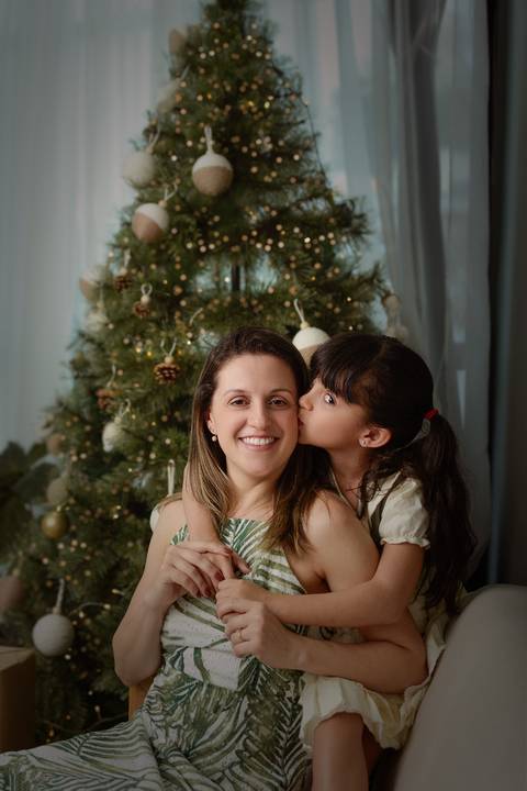 kikarodrigues, guarulhos, ensaio de natal, estudio, marrom, classico, boho, luxo, elegante, preto, branco, mulher, família, bebê, criança, papai noel, presente'