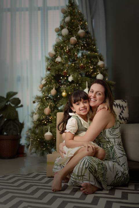 kikarodrigues, guarulhos, ensaio de natal, estudio, marrom, classico, boho, luxo, elegante, preto, branco, mulher, família, bebê, criança, papai noel, presente'