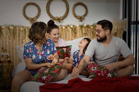 kikarodrigues, guarulhos, ensaio de natal, estudio, marrom, classico, boho, luxo, elegante, preto, branco, mulher, família, bebê, criança, papai noel, presente'