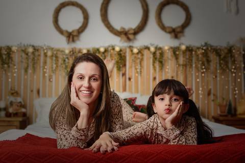 kikarodrigues, guarulhos, ensaio de natal, estudio, marrom, classico, boho, luxo, elegante, preto, branco, mulher, família, bebê, criança, papai noel, presente'