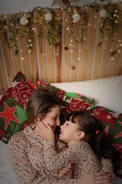 kikarodrigues, guarulhos, ensaio de natal, estudio, marrom, classico, boho, luxo, elegante, preto, branco, mulher, família, bebê, criança, papai noel, presente'