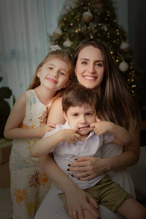 kikarodrigues, guarulhos, ensaio de natal, estudio, marrom, classico, boho, luxo, elegante, preto, branco, mulher, família, bebê, criança, papai noel, presente'