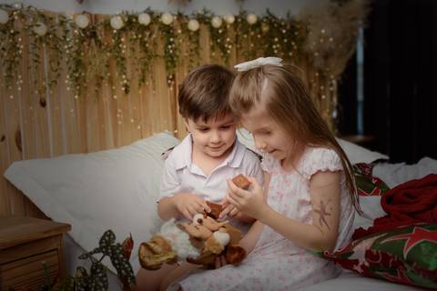 kikarodrigues, guarulhos, ensaio de natal, estudio, marrom, classico, boho, luxo, elegante, preto, branco, mulher, família, bebê, criança, papai noel, presente'