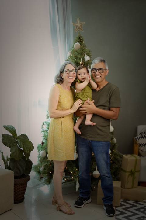 kikarodrigues, guarulhos, ensaio de natal, estudio, marrom, classico, boho, luxo, elegante, preto, branco, mulher, família, bebê, criança, papai noel, presente'