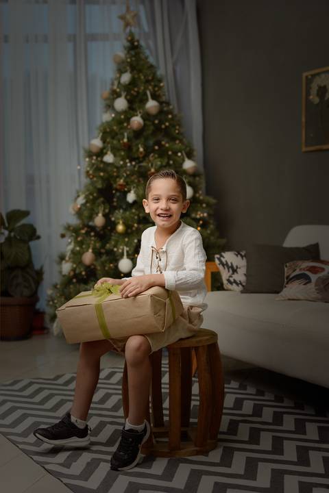 kikarodrigues, guarulhos, ensaio de natal, estudio, marrom, classico, boho, luxo, elegante, preto, branco, mulher, família, bebê, criança, papai noel, presente'