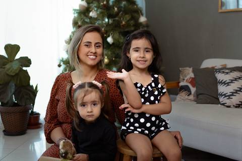 kikarodrigues, guarulhos, ensaio de natal, estudio, marrom, classico, boho, luxo, elegante, preto, branco, mulher, família, bebê, criança, papai noel, presente'