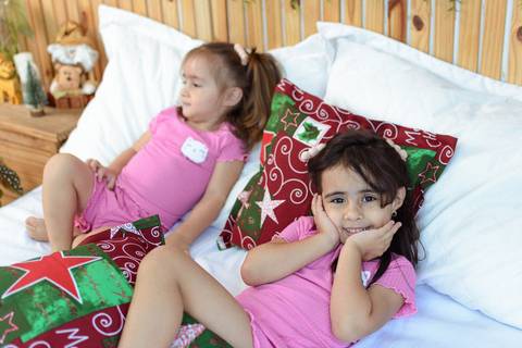 kikarodrigues, guarulhos, ensaio de natal, estudio, marrom, classico, boho, luxo, elegante, preto, branco, mulher, família, bebê, criança, papai noel, presente'