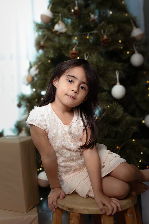 kikarodrigues, guarulhos, ensaio de natal, estudio, marrom, classico, boho, luxo, elegante, preto, branco, mulher, família, bebê, criança, papai noel, presente'