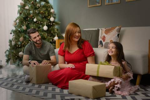 kikarodrigues, guarulhos, ensaio de natal, estudio, marrom, classico, boho, luxo, elegante, preto, branco, mulher, família, bebê, criança, papai noel, presente'