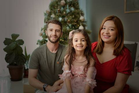 kikarodrigues, guarulhos, ensaio de natal, estudio, marrom, classico, boho, luxo, elegante, preto, branco, mulher, família, bebê, criança, papai noel, presente'