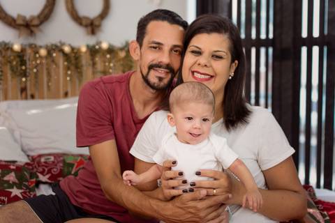 kikarodrigues, guarulhos, ensaio de natal, estudio, marrom, classico, boho, luxo, elegante, preto, branco, mulher, família, bebê, criança, papai noel, presente'