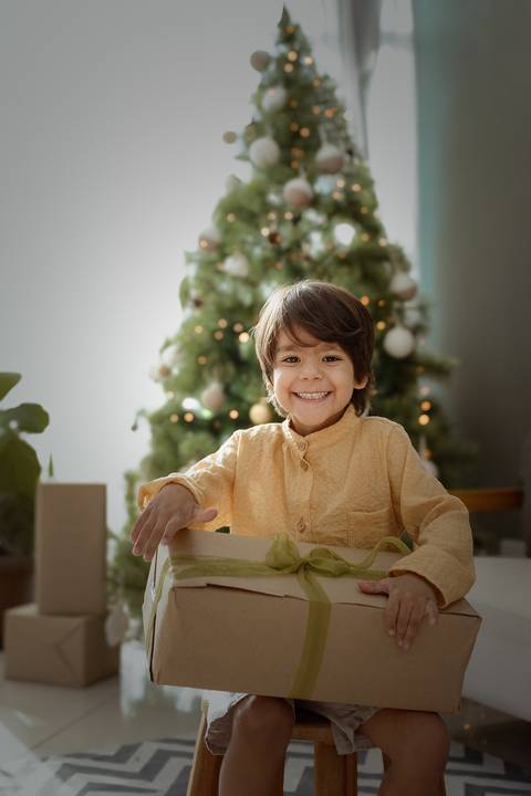 kikarodrigues, guarulhos, ensaio de natal, estudio, marrom, classico, boho, luxo, elegante, preto, branco, mulher, família, bebê, criança, papai noel, presente'