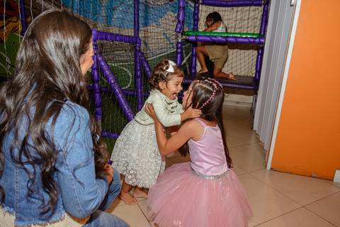 

kikarodrigues, fotografo, eventos, guarulhos, festa, infantil, aniversario, ana castela, buffet, criança, bebê, guarulhos, rosa, marrom, dourado, boiadeira, família, espontâneas, documental, alegria'