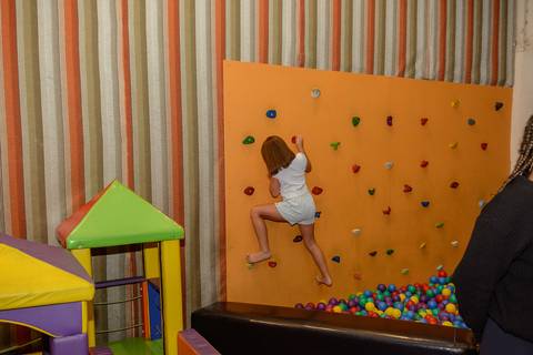 

kikarodrigues, fotografo, eventos, guarulhos, festa, infantil, aniversario, ana castela, buffet, criança, bebê, guarulhos, rosa, marrom, dourado, boiadeira, família, espontâneas, documental, alegria'