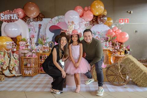 

kikarodrigues, fotografo, eventos, guarulhos, festa, infantil, aniversario, ana castela, buffet, criança, bebê, guarulhos, rosa, marrom, dourado, boiadeira, família, espontâneas, documental, alegria'