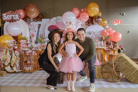 

kikarodrigues, fotografo, eventos, guarulhos, festa, infantil, aniversario, ana castela, buffet, criança, bebê, guarulhos, rosa, marrom, dourado, boiadeira, família, espontâneas, documental, alegria'