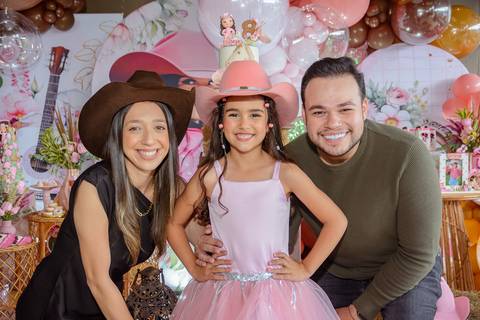 

kikarodrigues, fotografo, eventos, guarulhos, festa, infantil, aniversario, ana castela, buffet, criança, bebê, guarulhos, rosa, marrom, dourado, boiadeira, família, espontâneas, documental, alegria'