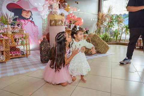 

kikarodrigues, fotografo, eventos, guarulhos, festa, infantil, aniversario, ana castela, buffet, criança, bebê, guarulhos, rosa, marrom, dourado, boiadeira, família, espontâneas, documental, alegria'