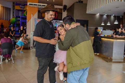 

kikarodrigues, fotografo, eventos, guarulhos, festa, infantil, aniversario, ana castela, buffet, criança, bebê, guarulhos, rosa, marrom, dourado, boiadeira, família, espontâneas, documental, alegria'