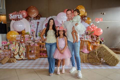 

kikarodrigues, fotografo, eventos, guarulhos, festa, infantil, aniversario, ana castela, buffet, criança, bebê, guarulhos, rosa, marrom, dourado, boiadeira, família, espontâneas, documental, alegria'