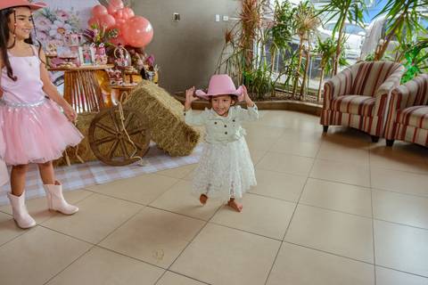 

kikarodrigues, fotografo, eventos, guarulhos, festa, infantil, aniversario, ana castela, buffet, criança, bebê, guarulhos, rosa, marrom, dourado, boiadeira, família, espontâneas, documental, alegria'