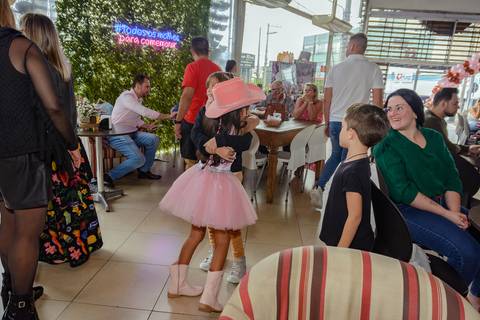 

kikarodrigues, fotografo, eventos, guarulhos, festa, infantil, aniversario, ana castela, buffet, criança, bebê, guarulhos, rosa, marrom, dourado, boiadeira, família, espontâneas, documental, alegria'