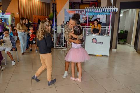 

kikarodrigues, fotografo, eventos, guarulhos, festa, infantil, aniversario, ana castela, buffet, criança, bebê, guarulhos, rosa, marrom, dourado, boiadeira, família, espontâneas, documental, alegria'