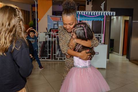 

kikarodrigues, fotografo, eventos, guarulhos, festa, infantil, aniversario, ana castela, buffet, criança, bebê, guarulhos, rosa, marrom, dourado, boiadeira, família, espontâneas, documental, alegria'