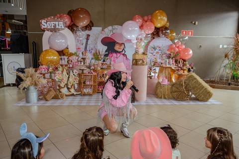 

kikarodrigues, fotografo, eventos, guarulhos, festa, infantil, aniversario, ana castela, buffet, criança, bebê, guarulhos, rosa, marrom, dourado, boiadeira, família, espontâneas, documental, alegria'