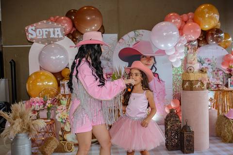 

kikarodrigues, fotografo, eventos, guarulhos, festa, infantil, aniversario, ana castela, buffet, criança, bebê, guarulhos, rosa, marrom, dourado, boiadeira, família, espontâneas, documental, alegria'