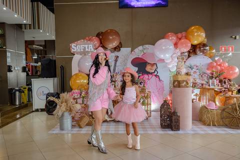 

kikarodrigues, fotografo, eventos, guarulhos, festa, infantil, aniversario, ana castela, buffet, criança, bebê, guarulhos, rosa, marrom, dourado, boiadeira, família, espontâneas, documental, alegria'