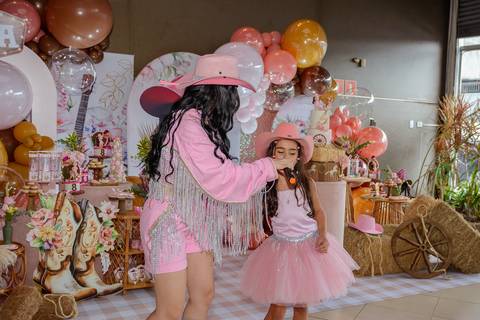 

kikarodrigues, fotografo, eventos, guarulhos, festa, infantil, aniversario, ana castela, buffet, criança, bebê, guarulhos, rosa, marrom, dourado, boiadeira, família, espontâneas, documental, alegria'