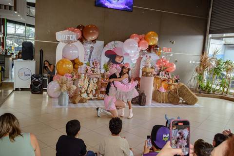 

kikarodrigues, fotografo, eventos, guarulhos, festa, infantil, aniversario, ana castela, buffet, criança, bebê, guarulhos, rosa, marrom, dourado, boiadeira, família, espontâneas, documental, alegria'