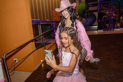 

kikarodrigues, fotografo, eventos, guarulhos, festa, infantil, aniversario, ana castela, buffet, criança, bebê, guarulhos, rosa, marrom, dourado, boiadeira, família, espontâneas, documental, alegria'