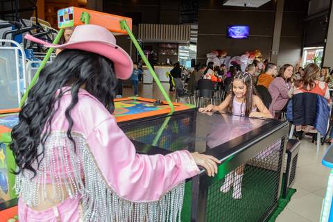 

kikarodrigues, fotografo, eventos, guarulhos, festa, infantil, aniversario, ana castela, buffet, criança, bebê, guarulhos, rosa, marrom, dourado, boiadeira, família, espontâneas, documental, alegria'