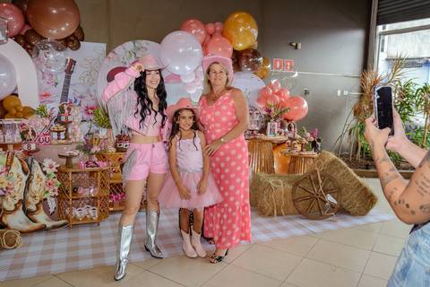 

kikarodrigues, fotografo, eventos, guarulhos, festa, infantil, aniversario, ana castela, buffet, criança, bebê, guarulhos, rosa, marrom, dourado, boiadeira, família, espontâneas, documental, alegria'