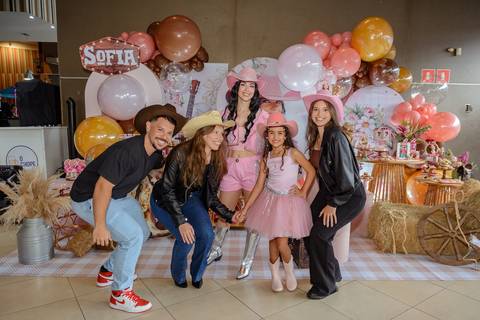 

kikarodrigues, fotografo, eventos, guarulhos, festa, infantil, aniversario, ana castela, buffet, criança, bebê, guarulhos, rosa, marrom, dourado, boiadeira, família, espontâneas, documental, alegria'