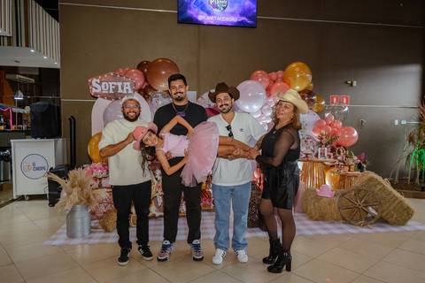 

kikarodrigues, fotografo, eventos, guarulhos, festa, infantil, aniversario, ana castela, buffet, criança, bebê, guarulhos, rosa, marrom, dourado, boiadeira, família, espontâneas, documental, alegria'