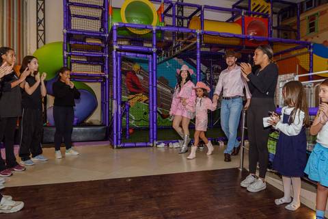 

kikarodrigues, fotografo, eventos, guarulhos, festa, infantil, aniversario, ana castela, buffet, criança, bebê, guarulhos, rosa, marrom, dourado, boiadeira, família, espontâneas, documental, alegria'