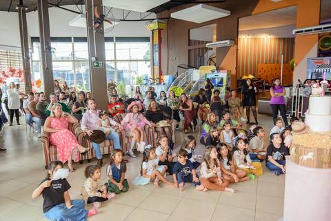 

kikarodrigues, fotografo, eventos, guarulhos, festa, infantil, aniversario, ana castela, buffet, criança, bebê, guarulhos, rosa, marrom, dourado, boiadeira, família, espontâneas, documental, alegria'