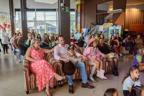 

kikarodrigues, fotografo, eventos, guarulhos, festa, infantil, aniversario, ana castela, buffet, criança, bebê, guarulhos, rosa, marrom, dourado, boiadeira, família, espontâneas, documental, alegria'