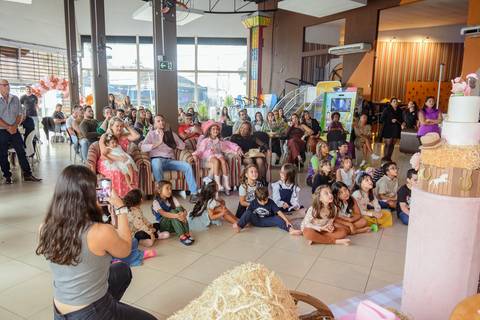 

kikarodrigues, fotografo, eventos, guarulhos, festa, infantil, aniversario, ana castela, buffet, criança, bebê, guarulhos, rosa, marrom, dourado, boiadeira, família, espontâneas, documental, alegria'