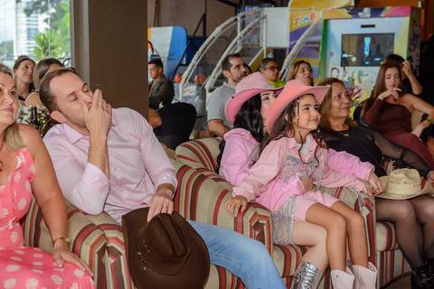 

kikarodrigues, fotografo, eventos, guarulhos, festa, infantil, aniversario, ana castela, buffet, criança, bebê, guarulhos, rosa, marrom, dourado, boiadeira, família, espontâneas, documental, alegria'