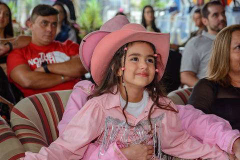 

kikarodrigues, fotografo, eventos, guarulhos, festa, infantil, aniversario, ana castela, buffet, criança, bebê, guarulhos, rosa, marrom, dourado, boiadeira, família, espontâneas, documental, alegria'