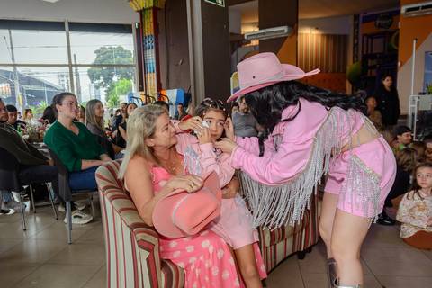 

kikarodrigues, fotografo, eventos, guarulhos, festa, infantil, aniversario, ana castela, buffet, criança, bebê, guarulhos, rosa, marrom, dourado, boiadeira, família, espontâneas, documental, alegria'