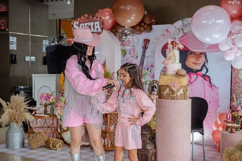 

kikarodrigues, fotografo, eventos, guarulhos, festa, infantil, aniversario, ana castela, buffet, criança, bebê, guarulhos, rosa, marrom, dourado, boiadeira, família, espontâneas, documental, alegria'