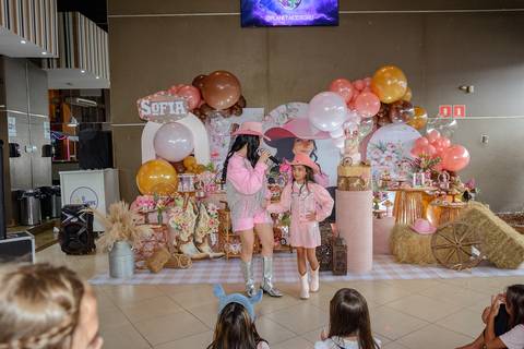 

kikarodrigues, fotografo, eventos, guarulhos, festa, infantil, aniversario, ana castela, buffet, criança, bebê, guarulhos, rosa, marrom, dourado, boiadeira, família, espontâneas, documental, alegria'