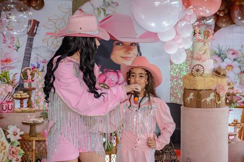 

kikarodrigues, fotografo, eventos, guarulhos, festa, infantil, aniversario, ana castela, buffet, criança, bebê, guarulhos, rosa, marrom, dourado, boiadeira, família, espontâneas, documental, alegria'